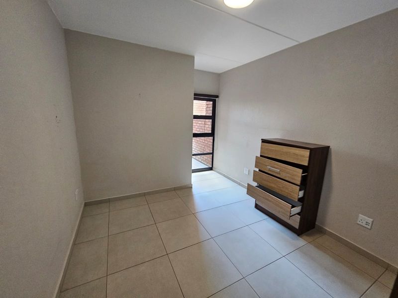 A 3-Bedroom and 2-Bathroom with Kitchen and Living room - Photo 6