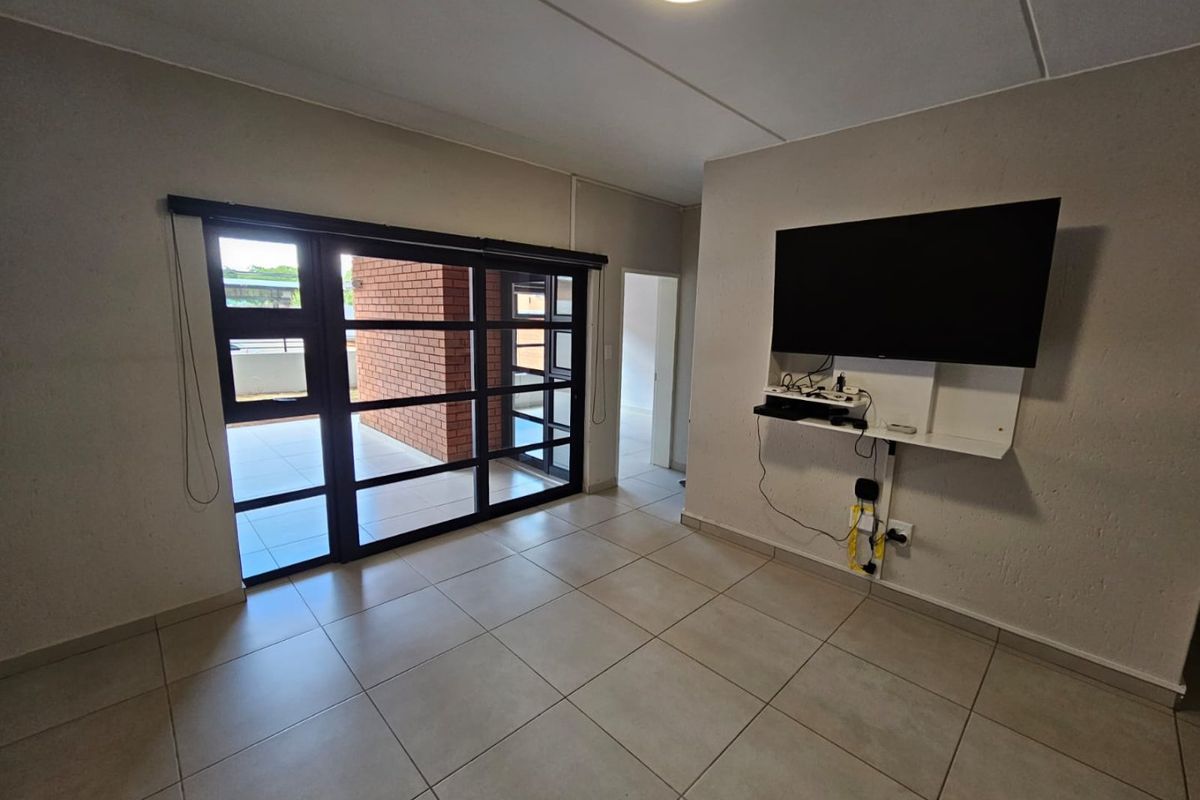 A 3-Bedroom and 2-Bathroom with Kitchen and Living room - Photo 4