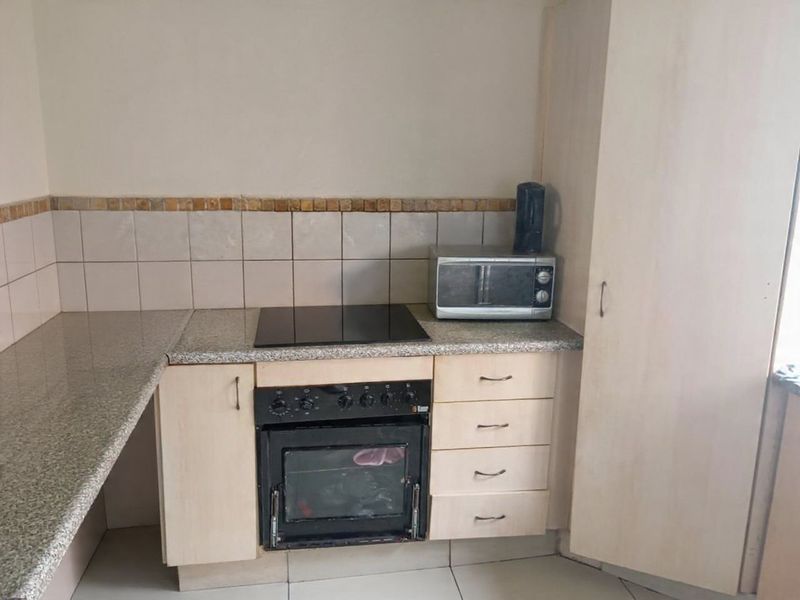 Three bedroom Apartment  for sale  in Long street Kempton Park - Photo 3