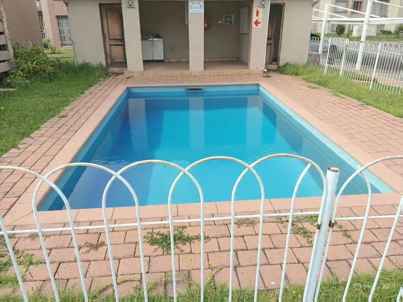 Three bedroom Apartment  for sale  in Long street Kempton Park - Photo 8