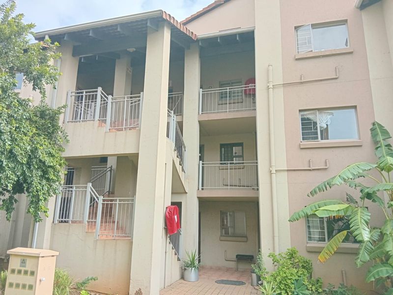 Three bedroom Apartment  for sale  in Long street Kempton Park - Photo 9