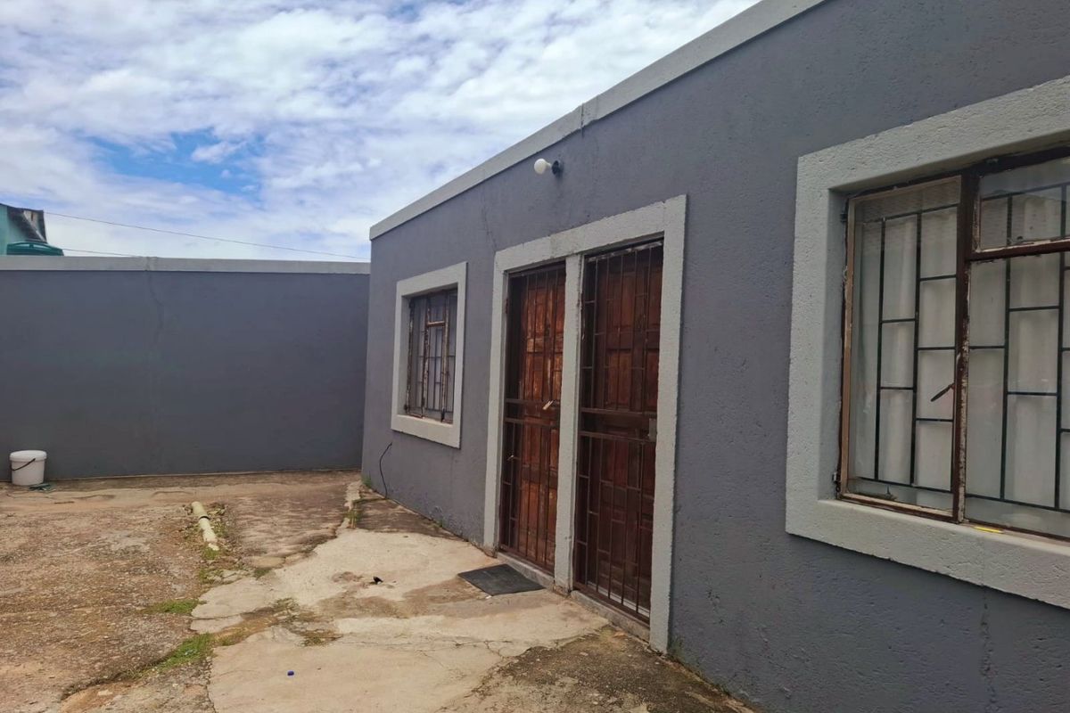 6 Bachelor Flats for Sale- Tekwane South  - Photo 5
