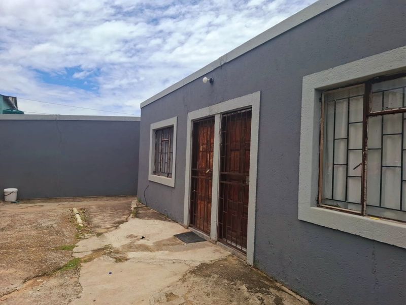 6 Bachelor Flats for Sale- Tekwane South  - Photo 2