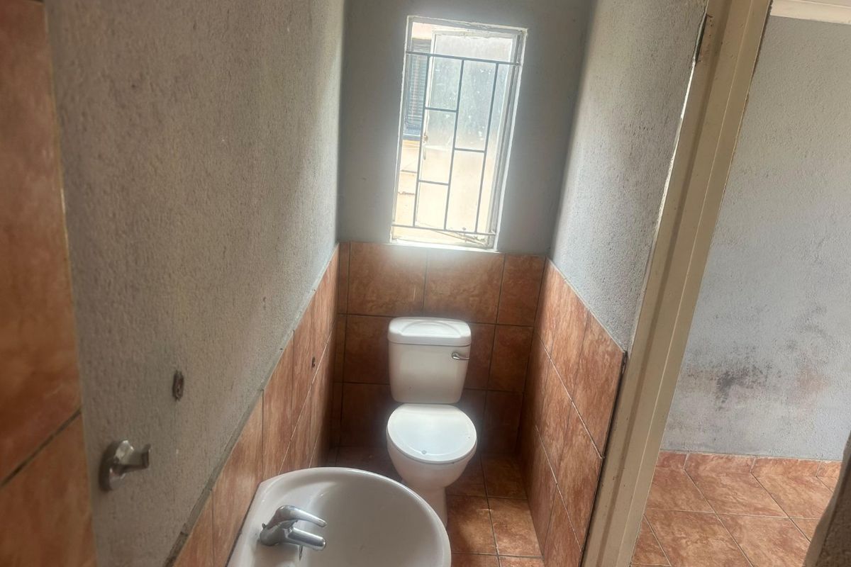 6 Bachelor Flats for Sale- Tekwane South  - Photo 3