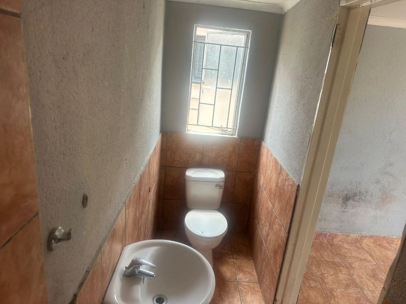 6 Bachelor Flats for Sale- Tekwane South  - Photo 3