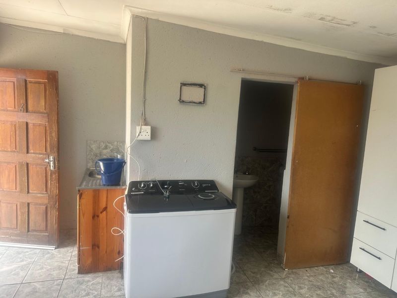 6 Bachelor Flats for Sale- Tekwane South  - Photo 5