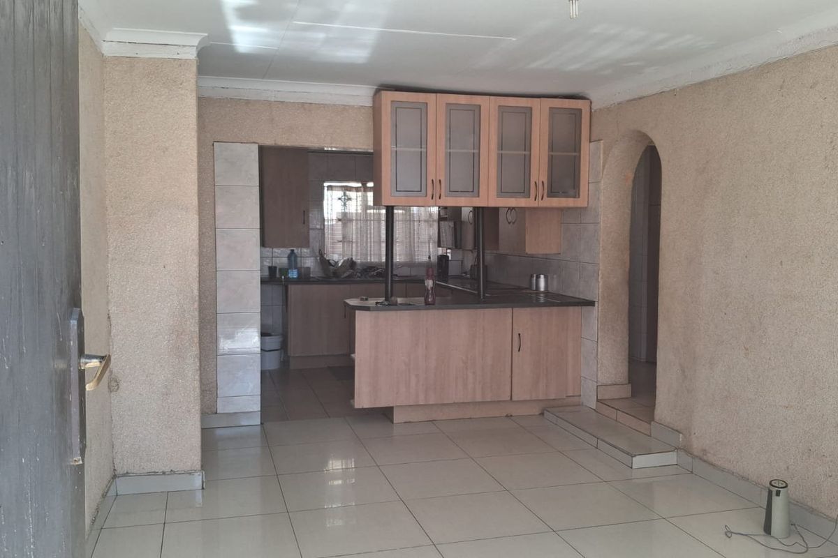 4 bedroom house Soshanguve-BB - Photo 3
