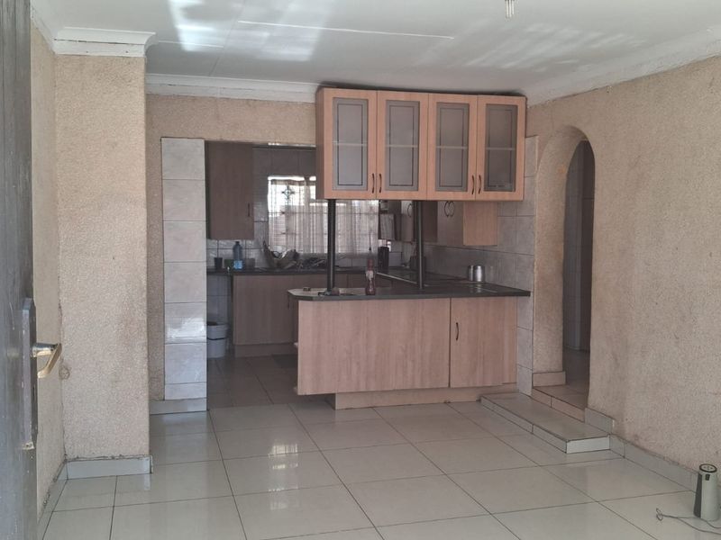 4 bedroom house Soshanguve-BB - Photo 3