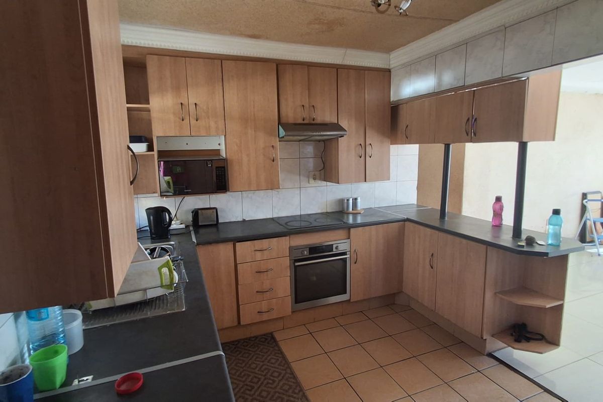 4 bedroom house Soshanguve-BB - Photo 5