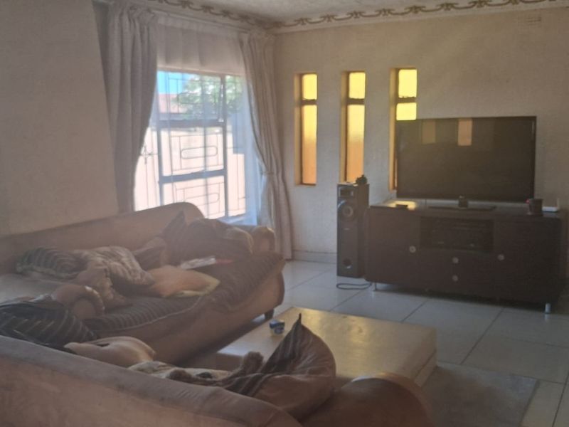 4 bedroom house Soshanguve-BB - Photo 8