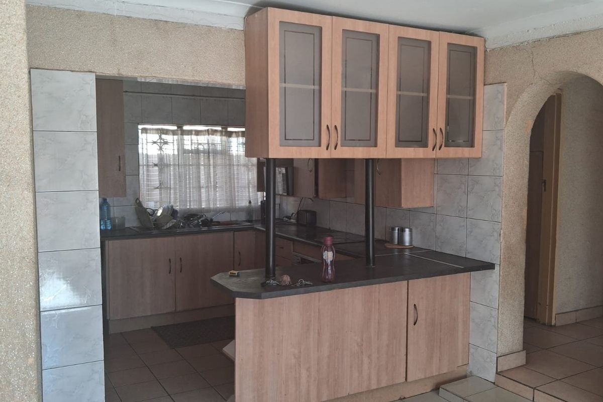 4 bedroom house Soshanguve-BB - Photo 4