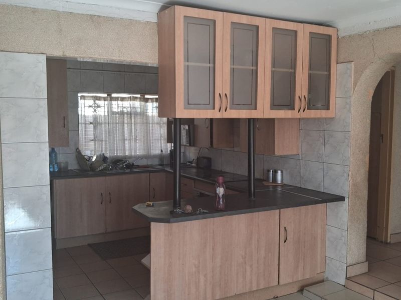 4 bedroom house Soshanguve-BB - Photo 4
