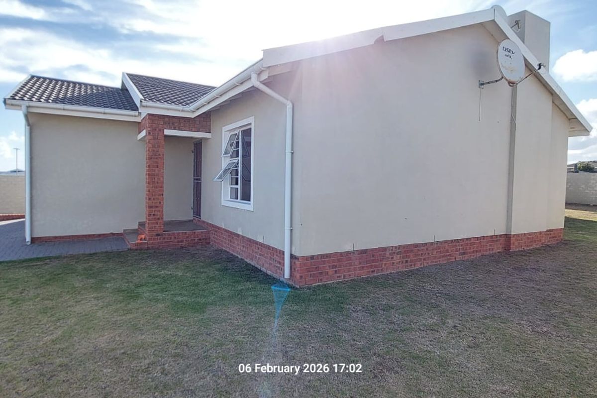 Family Home in Fountains Estate, Jeffreys Bay - Photo 2