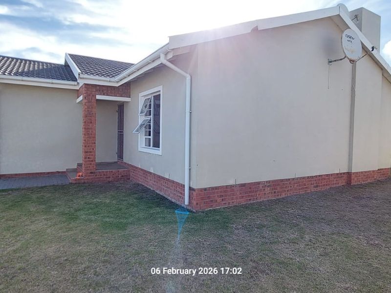 Family Home in Fountains Estate, Jeffreys Bay - Photo 2