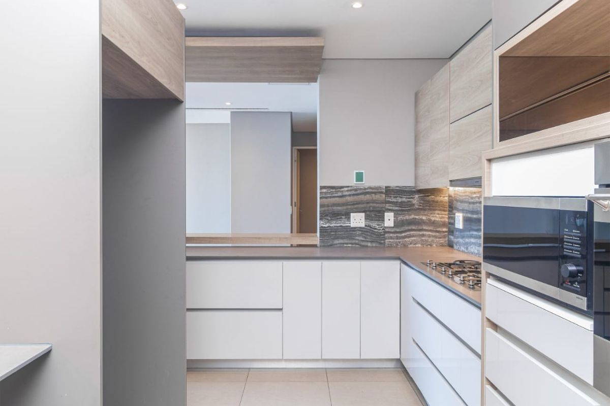 Spacious 3 Bedroom Penthouse Apartment for sale in Rosebank, Sandton - Photo 5