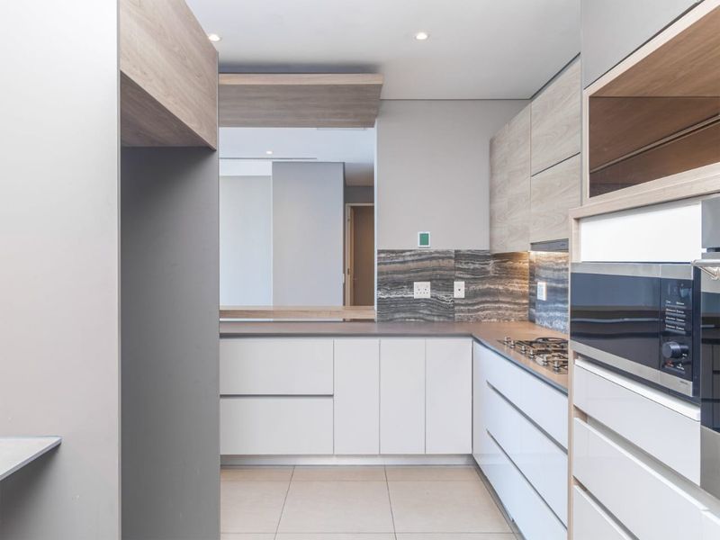 Spacious 3 Bedroom Penthouse Apartment for sale in Rosebank, Sandton - Photo 5