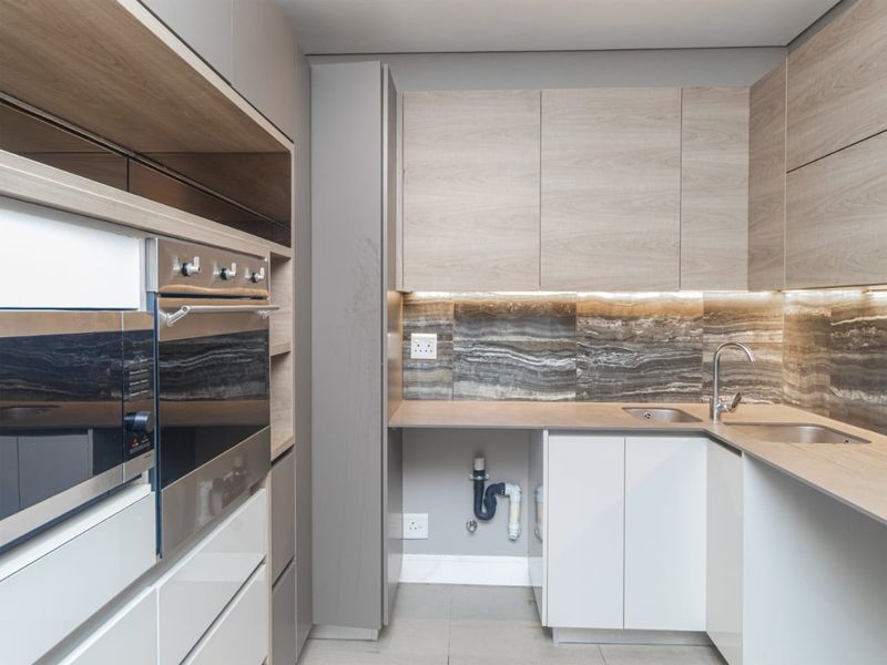 Spacious 3 Bedroom Penthouse Apartment for sale in Rosebank, Sandton - Photo 3