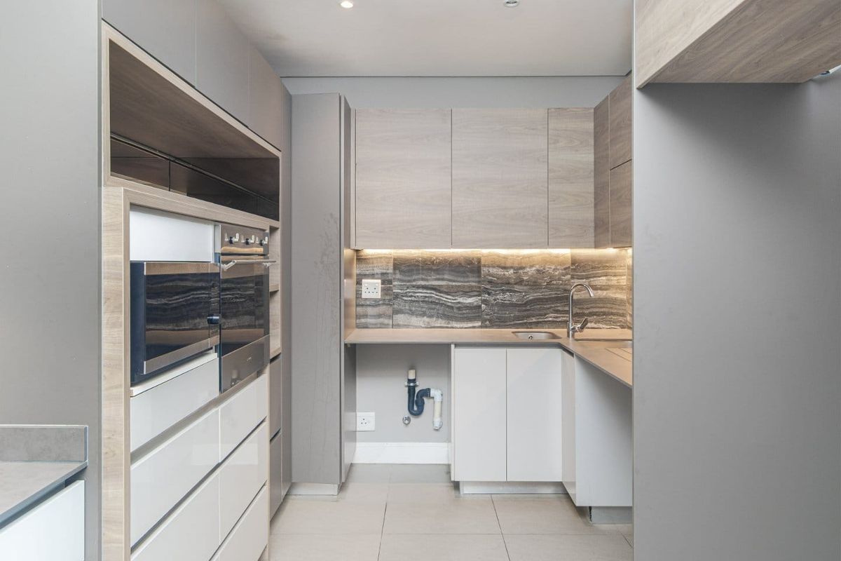 Spacious 3 Bedroom Penthouse Apartment for sale in Rosebank, Sandton - Photo 2