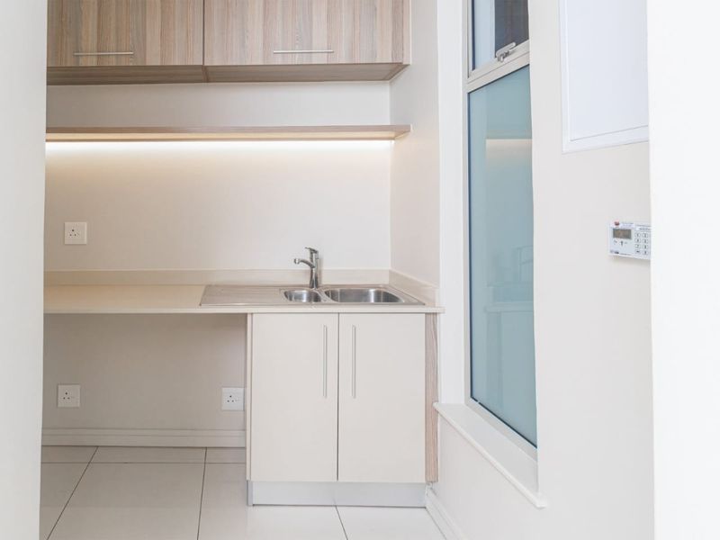 Modern 2 Bedroom Apartment for sale in Rosebank, Sandton - Photo 5