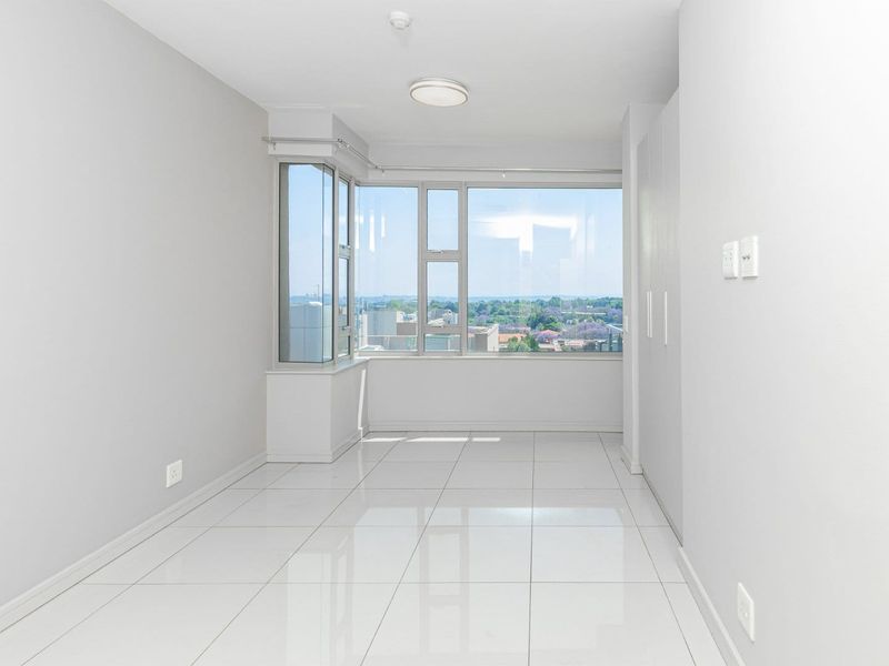 Immaculate 2 Bedroom Apartment for sale in Rosebank, Sandton - Photo 10