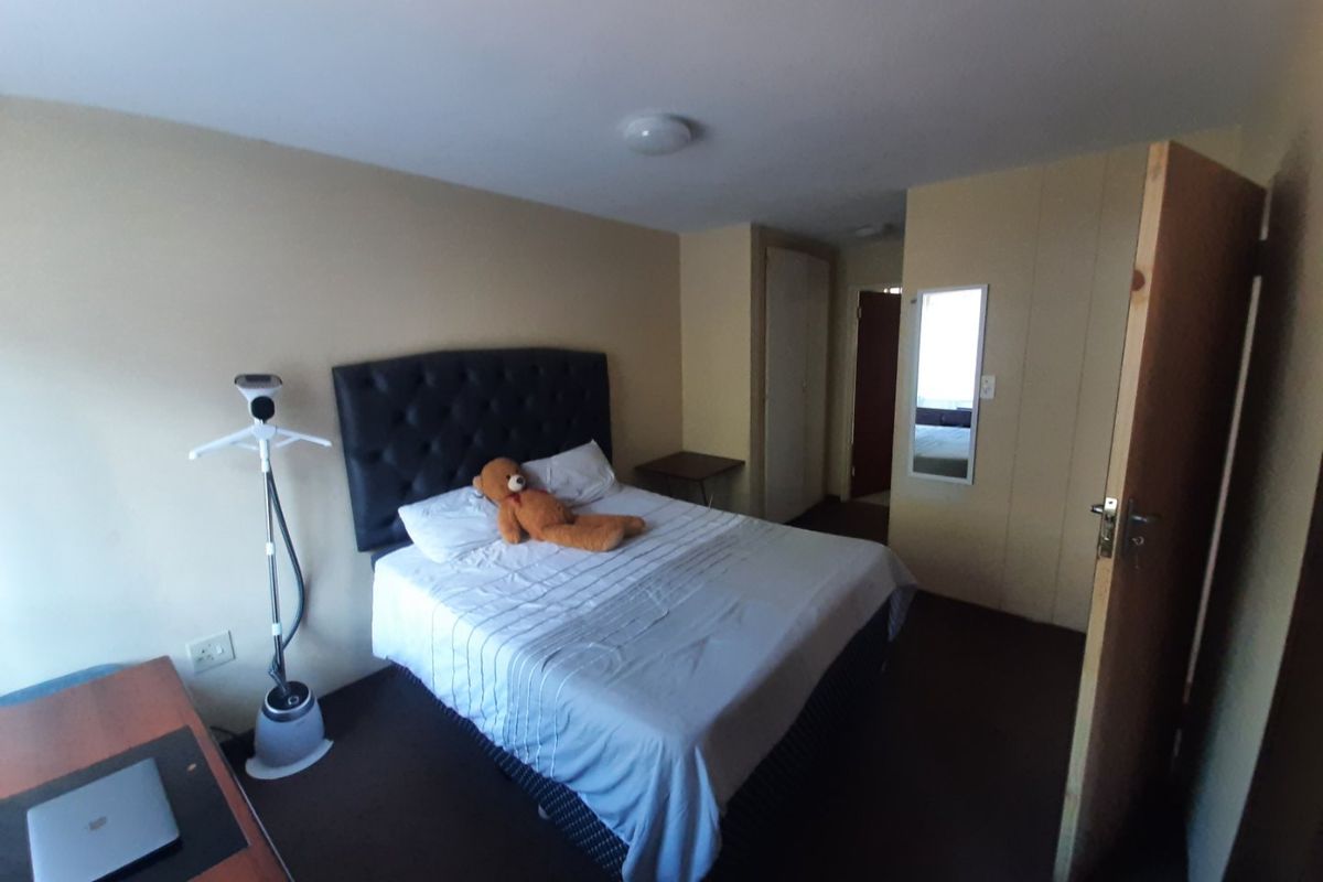 1 Bedroom Modern Student Apartment For Sale in Hatfield - Photo 3