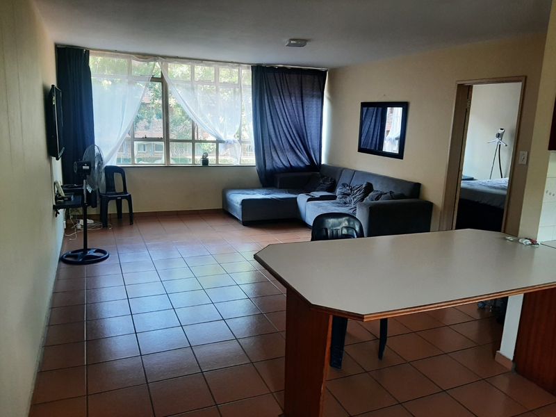 1 Bedroom Modern Student Apartment For Sale in Hatfield - Photo 2