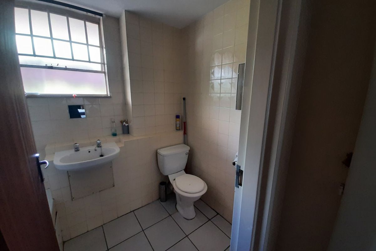1 Bedroom Modern Student Apartment For Sale in Hatfield - Photo 5