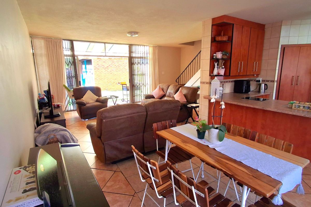Low-Maintenance Face-Brick Townhouse in Prime Vaal Park Location - Photo 4