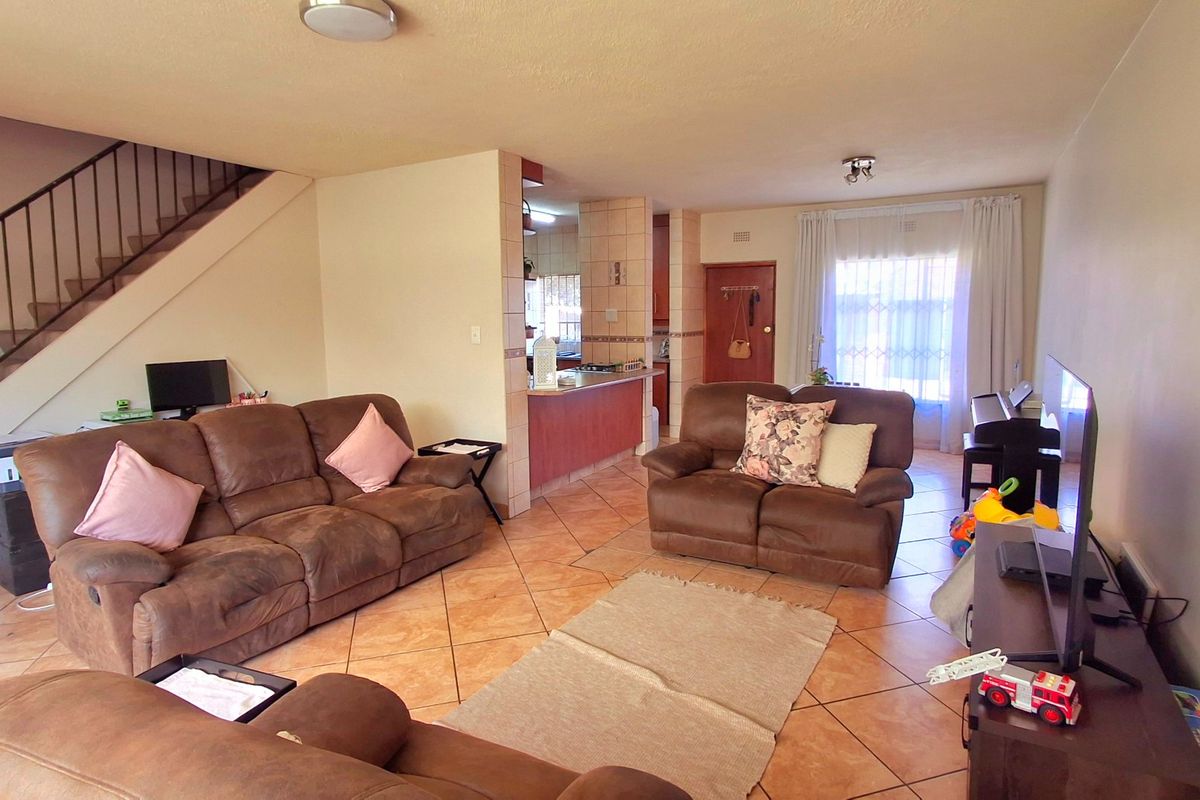 Low-Maintenance Face-Brick Townhouse in Prime Vaal Park Location - Photo 2