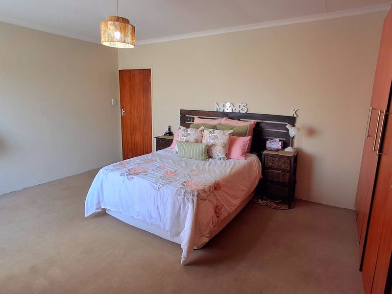 Low-Maintenance Face-Brick Townhouse in Prime Vaal Park Location - Photo 5