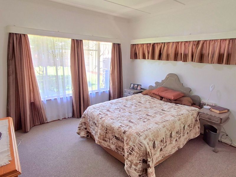 Ideal Family Living: 4-Bedroom Home with 2-Bedroom Flat Near High School & College - Photo 10