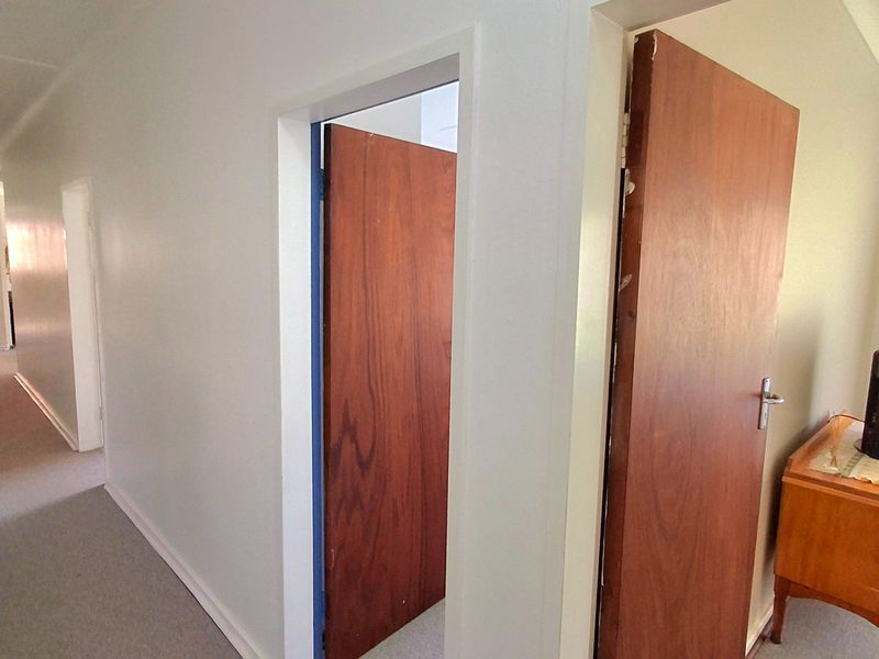 Ideal Family Living: 4-Bedroom Home with 2-Bedroom Flat Near High School & College - Photo 9