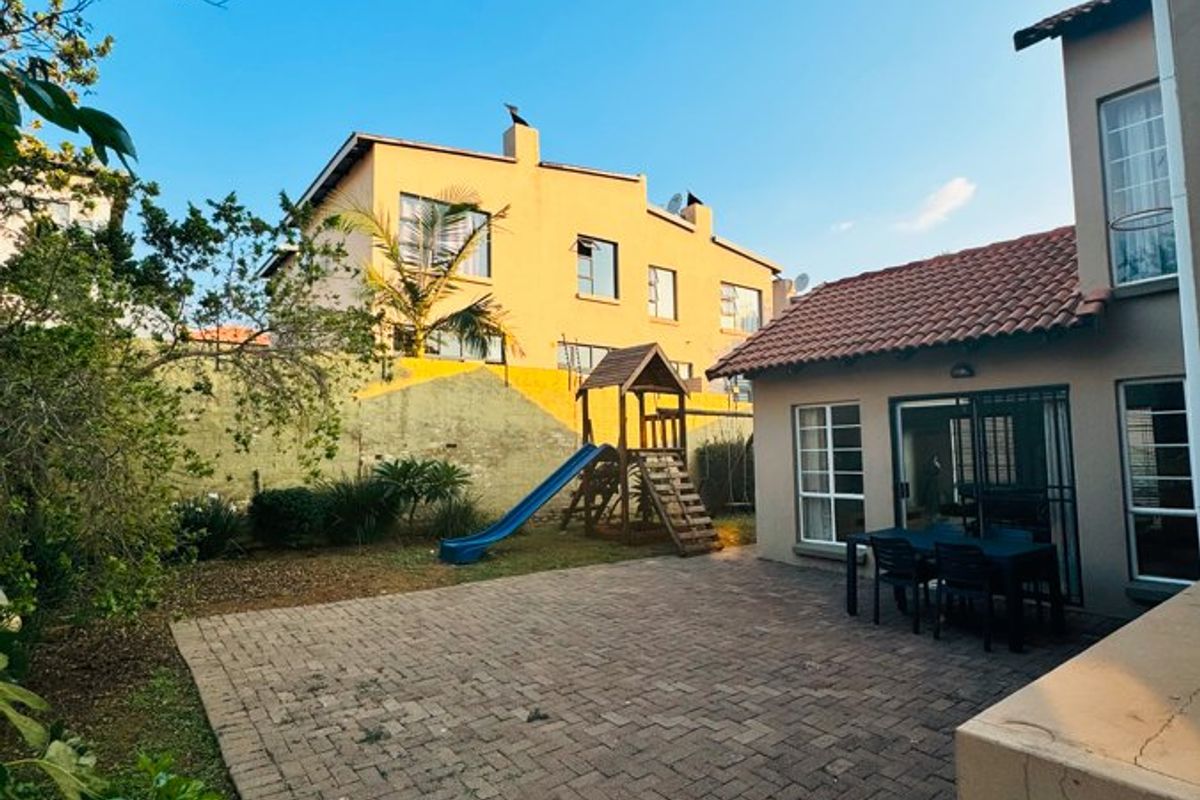 Elegant Family Living in Prestigious Saint Olympus Estate - Photo 3