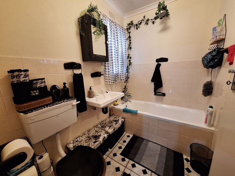 Three Bedroom Duplex For Sale - Photo 9