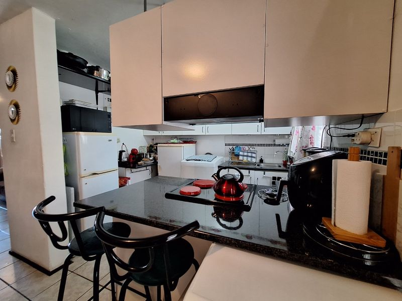 Three Bedroom Duplex For Sale - Photo 7