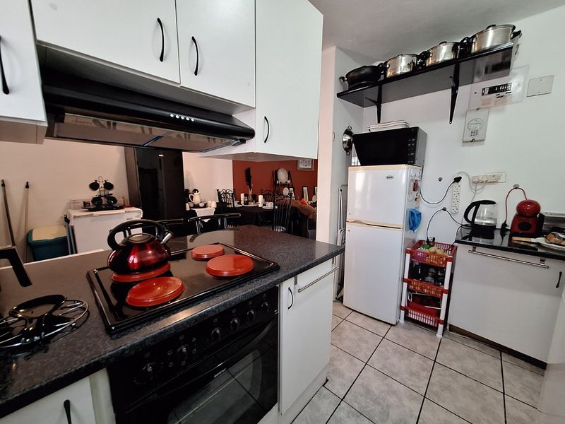 Three Bedroom Duplex For Sale - Photo 8