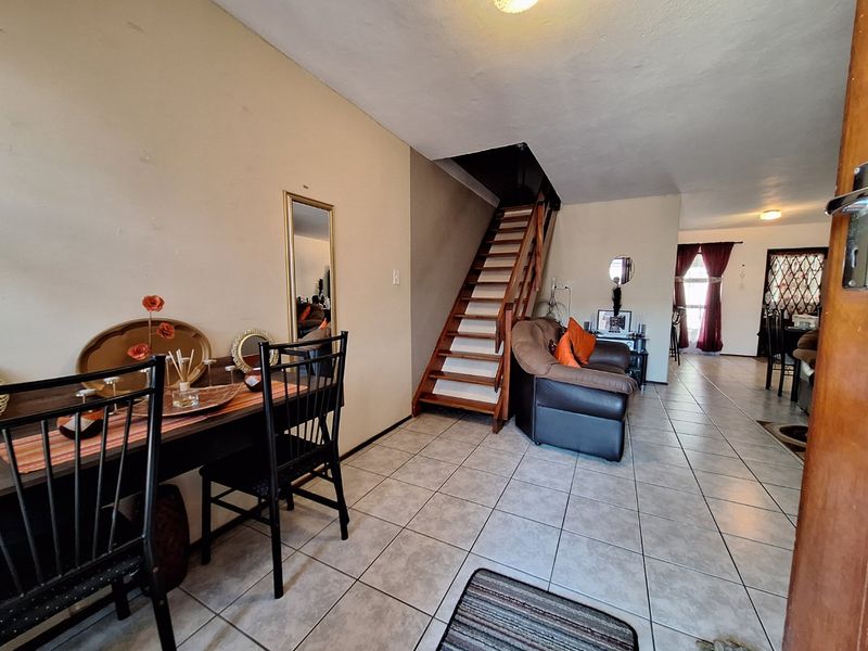 Three Bedroom Duplex For Sale - Photo 2