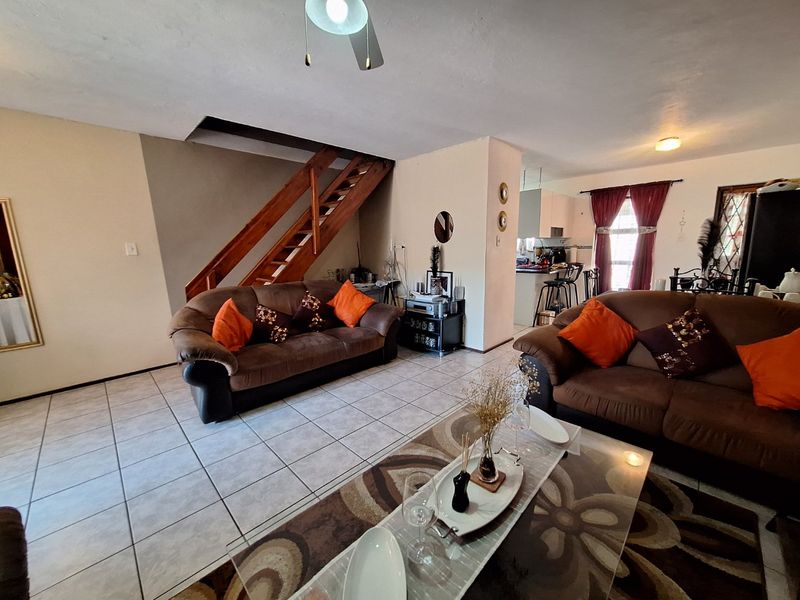 Three Bedroom Duplex For Sale - Photo 4