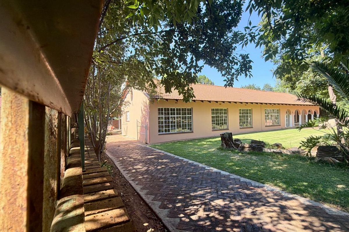 Spacious 5-Bedroom Family Home with Business Potential - Photo 2