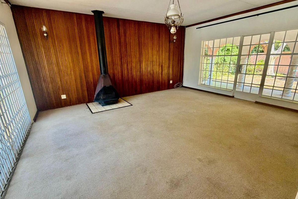 Spacious 5-Bedroom Family Home with Business Potential - Photo 3