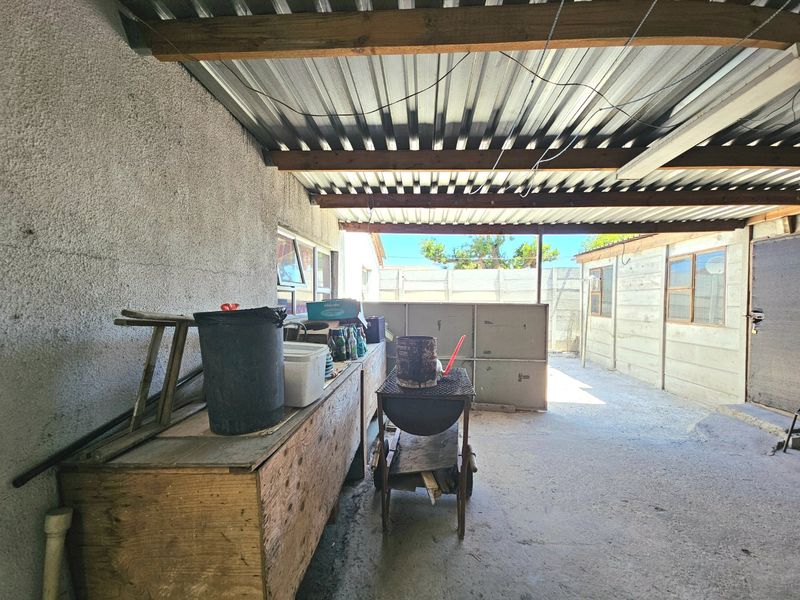 Neat, spacious three bedroom house, fully enclosed - Photo 9