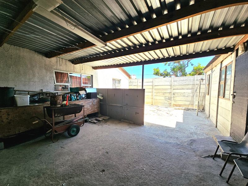 Neat, spacious three bedroom house, fully enclosed - Photo 8