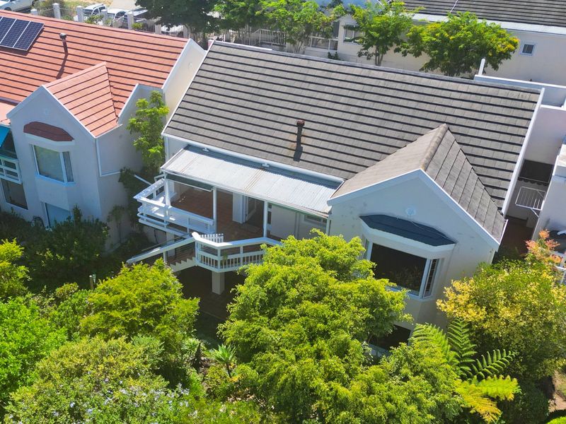 Freestanding 3-Bed, 2-Bath Cottage with Lagoon Views - Photo 2