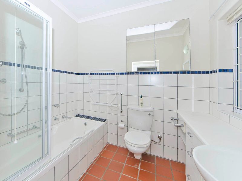 Freestanding 3-Bed, 2-Bath Cottage with Lagoon Views - Photo 9