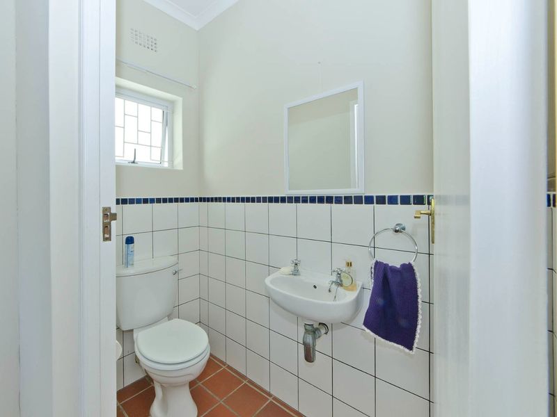 Freestanding 3-Bed, 2-Bath Cottage with Lagoon Views - Photo 8