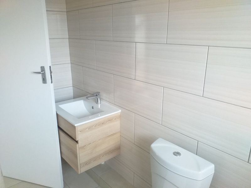 Northwold | 2 Bedroom 1 bathroom | Upstairs Apartment - Photo 9