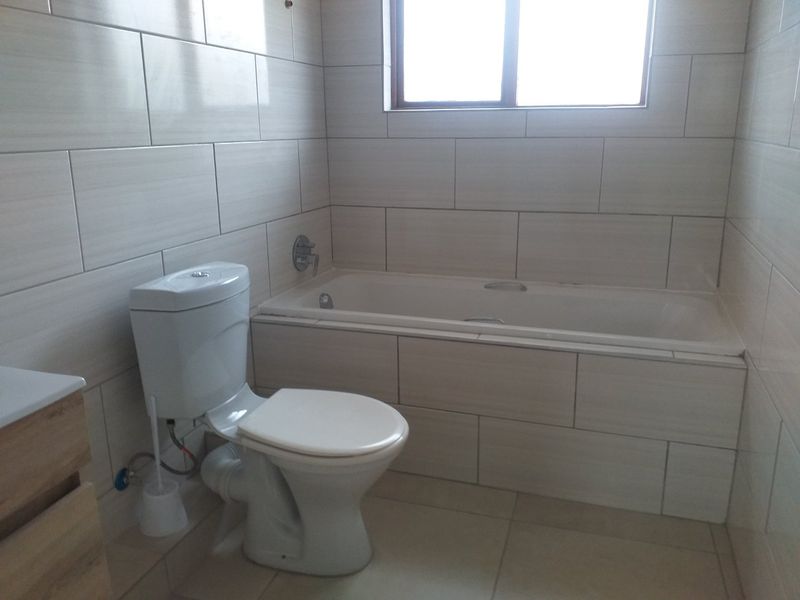 Northwold | 2 Bedroom 1 bathroom | Upstairs Apartment : Available Immediately or 1 July - Photo 8