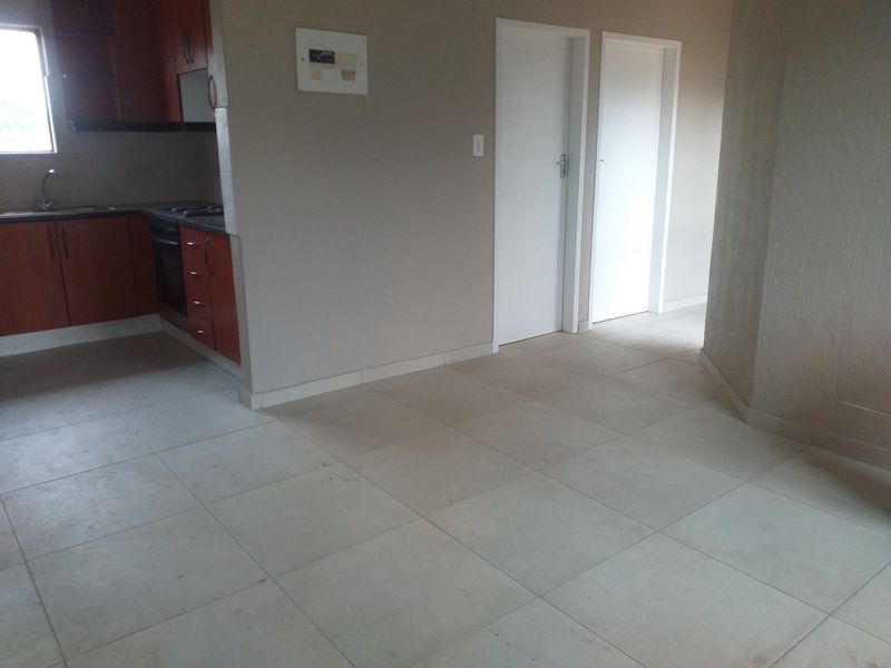 Northwold | 2 Bedroom 1 bathroom | Upstairs Apartment : Available Immediately or 1 July - Photo 7