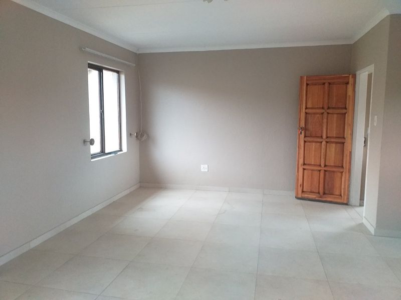 Northwold | 2 Bedroom 1 bathroom | Upstairs Apartment : Available Immediately or 1 July - Photo 6