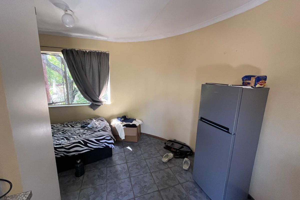 2 Bedroom Apartment For Sale in Hatfield - Photo 3